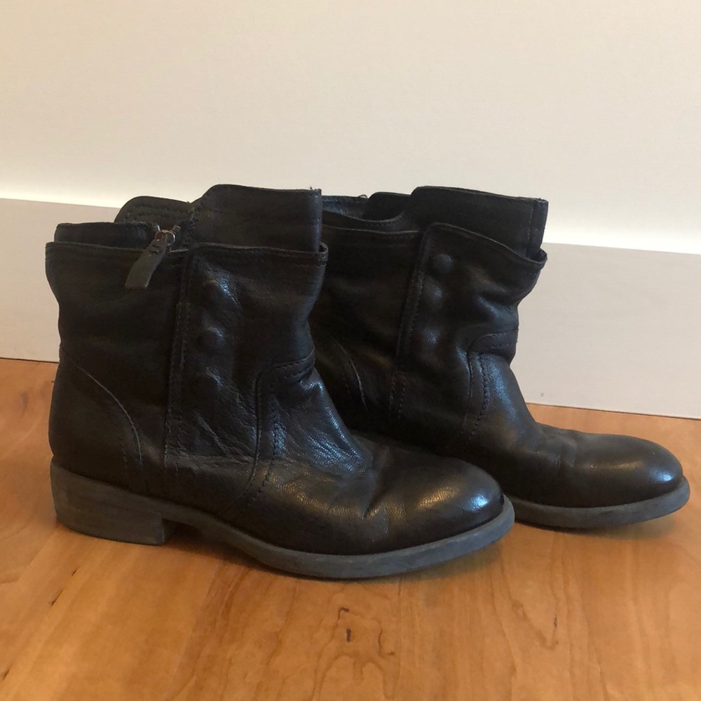 Vera Wang Italian Leather Boots Size 9 - Picture 3 of 7